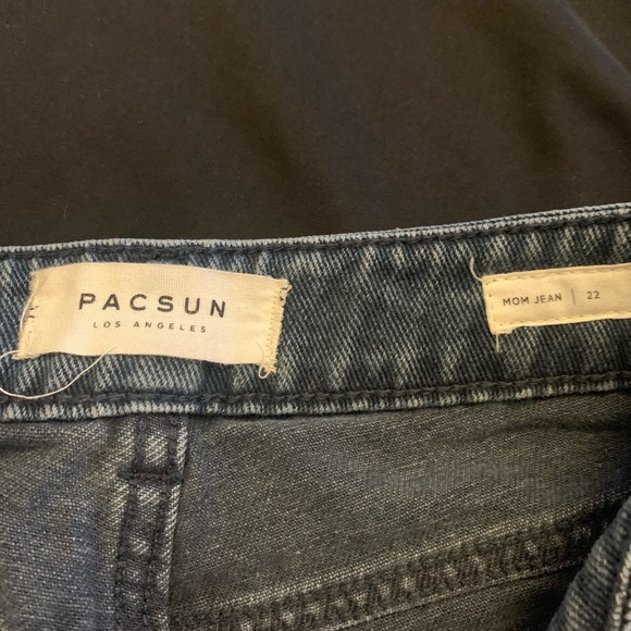 Mom Jeans - Picture 3 of 6